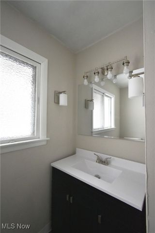 2426 Montgomery Avenue NW, Warren, OH 44485