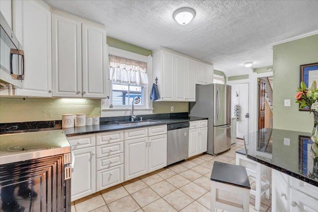 219 Academy ST, Salem, VA 24153