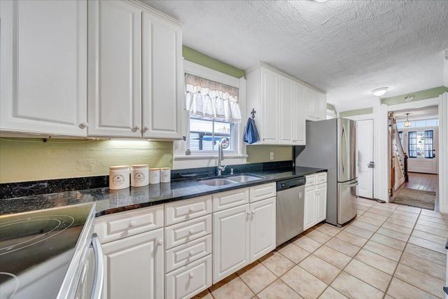 219 Academy ST, Salem, VA 24153