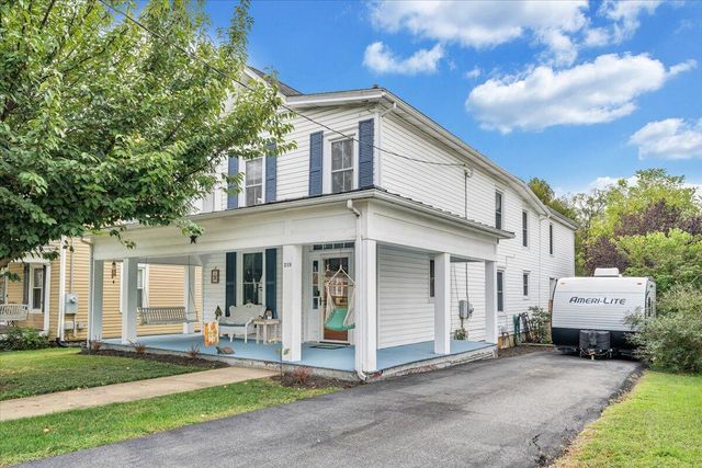 219 Academy ST, Salem, VA 24153