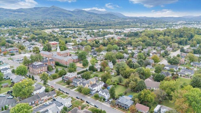 219 Academy ST, Salem, VA 24153