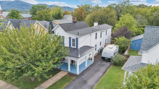 219 Academy ST, Salem, VA 24153