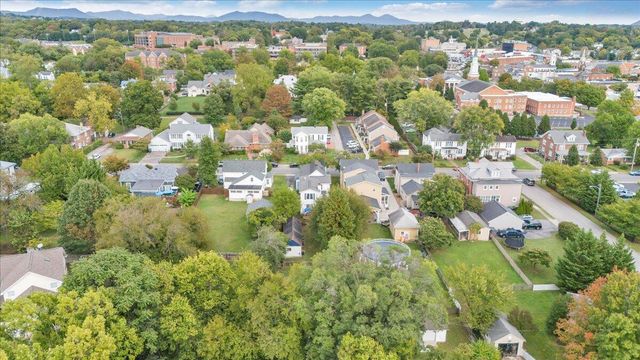219 Academy ST, Salem, VA 24153