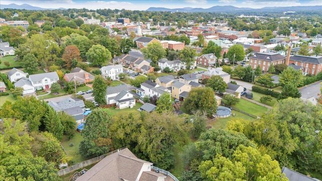 219 Academy ST, Salem, VA 24153