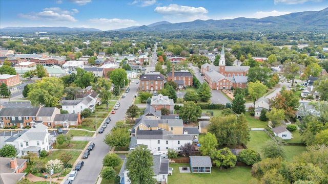 219 Academy ST, Salem, VA 24153
