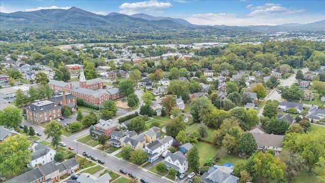 219 Academy ST, Salem, VA 24153