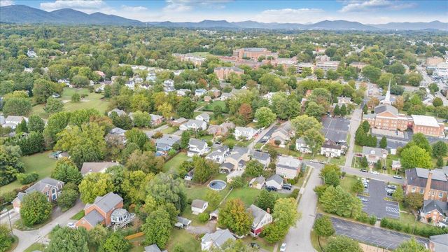 219 Academy ST, Salem, VA 24153