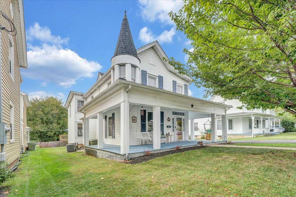 219 Academy ST, Salem, VA 24153