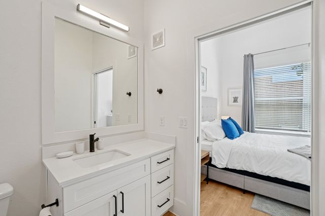 6418 Maple Avenue 204, Dallas, TX 75235