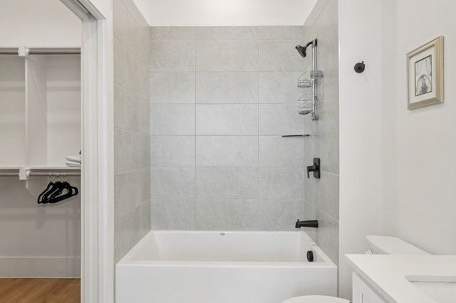 6418 Maple Avenue 204, Dallas, TX 75235