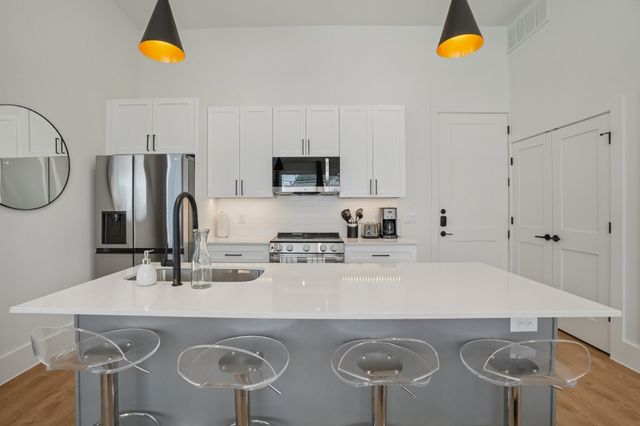 6418 Maple Avenue 204, Dallas, TX 75235