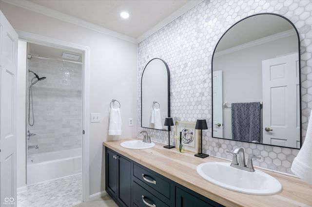 315 Rockwell Court, Zionsville, IN 46077