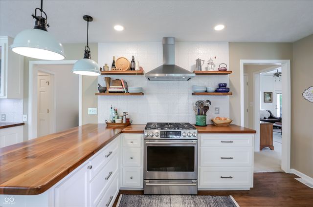 315 Rockwell Court, Zionsville, IN 46077