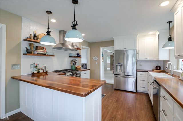 315 Rockwell Court, Zionsville, IN 46077
