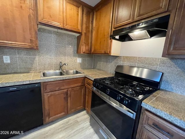 2128 W HARTFORD Avenue, Phoenix, AZ 85023