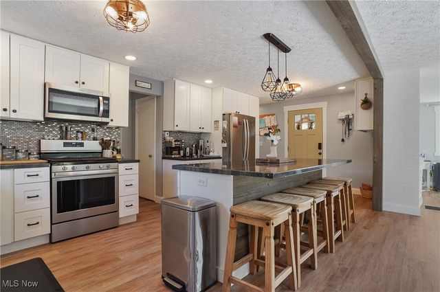 3241 Grill Road, New Franklin, OH 44216