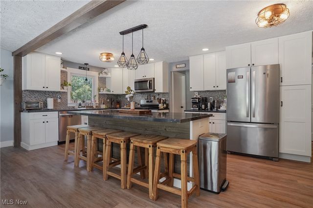 3241 Grill Road, New Franklin, OH 44216