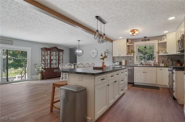 3241 Grill Road, New Franklin, OH 44216