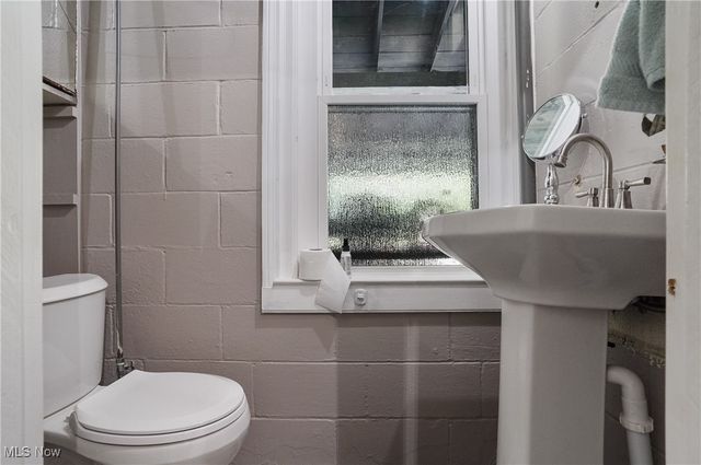 3241 Grill Road, New Franklin, OH 44216