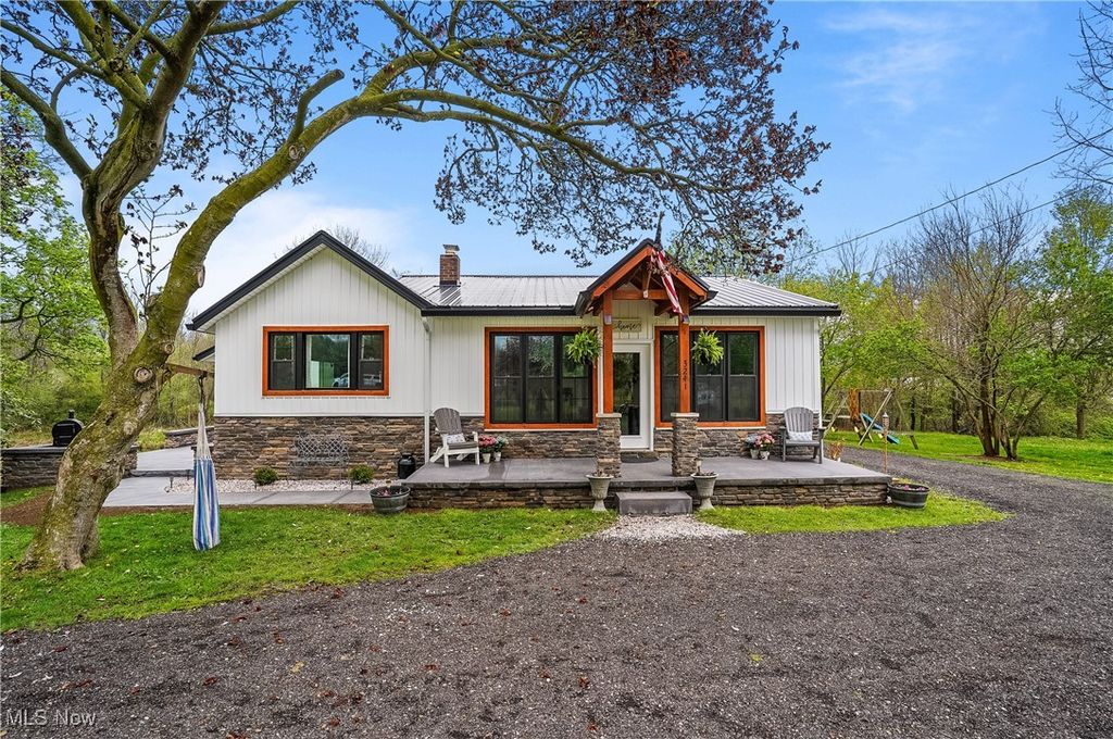 3241 Grill Road, New Franklin, OH 44216