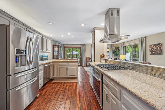10905 34th Avenue N, Plymouth, MN 55441
