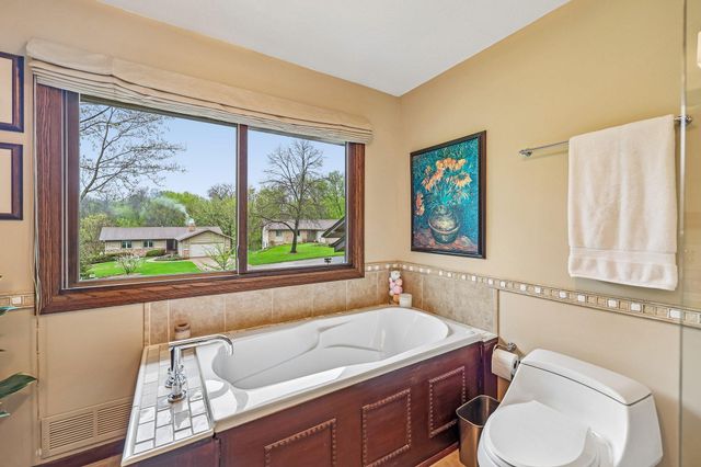 10905 34th Avenue N, Plymouth, MN 55441