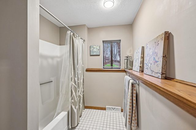 10905 34th Avenue N, Plymouth, MN 55441