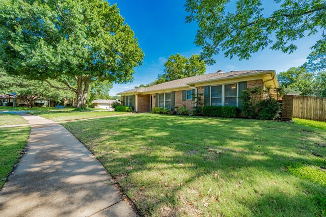 402 Cherry Ann Drive, Euless, TX 76039