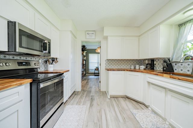 402 Cherry Ann Drive, Euless, TX 76039