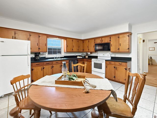 1608 Keenland Dr, Murray, KY 42071