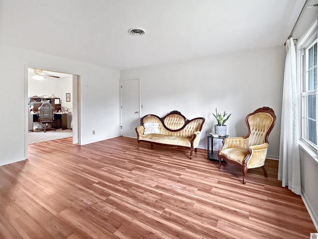 1608 Keenland Dr, Murray, KY 42071