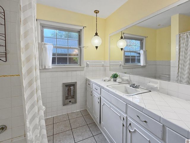 1608 Keenland Dr, Murray, KY 42071