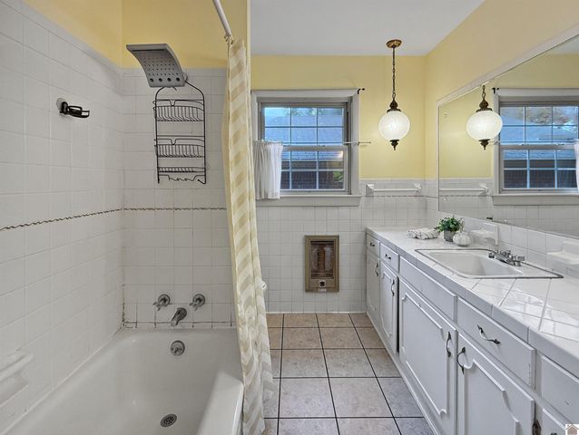 1608 Keenland Dr, Murray, KY 42071