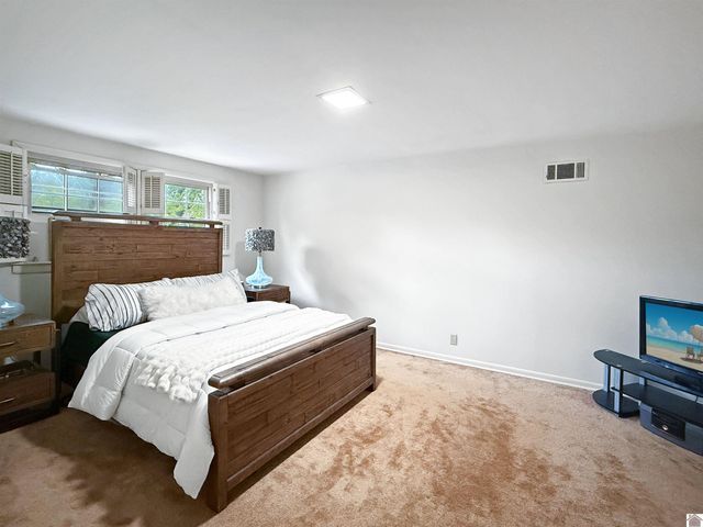 1608 Keenland Dr, Murray, KY 42071