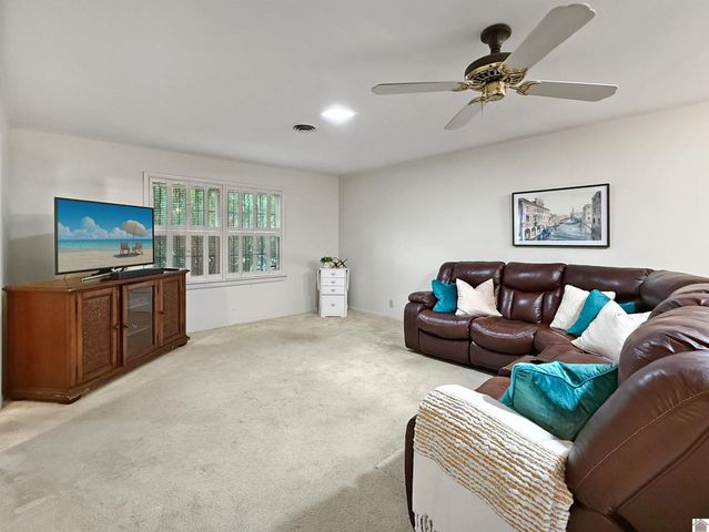 1608 Keenland Dr, Murray, KY 42071