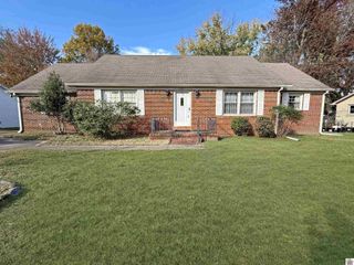 1608 Keenland Dr, Murray, KY 42071