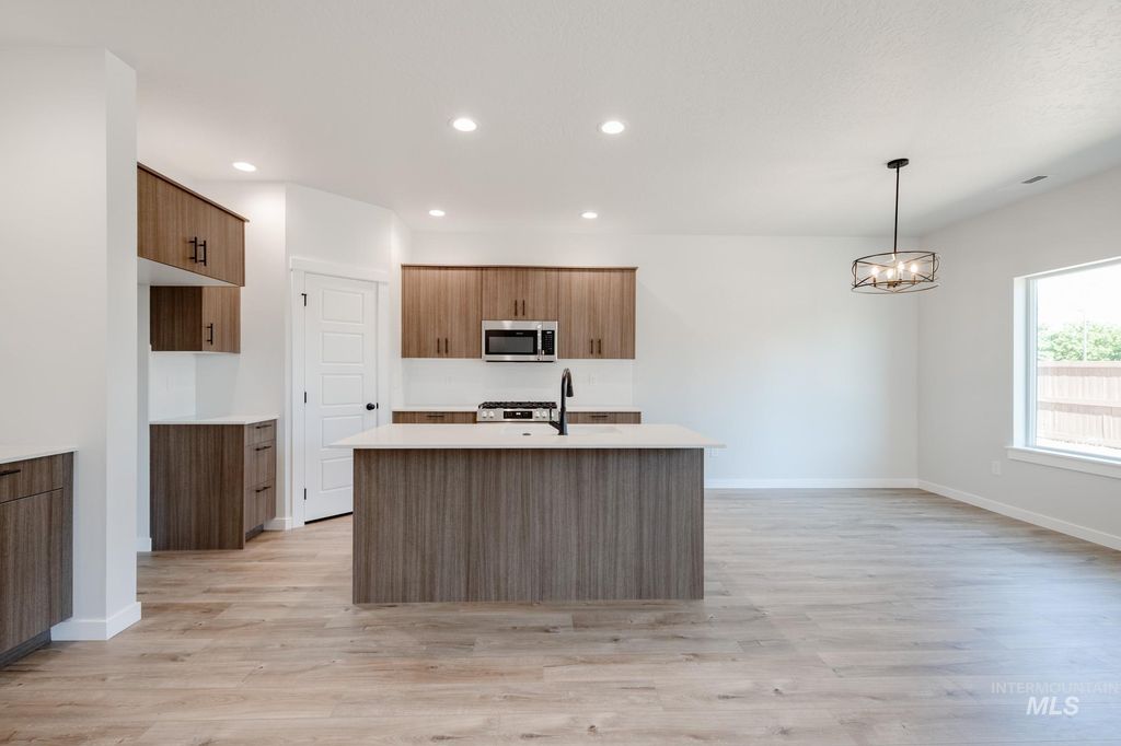 5043 S Bleachfield Ave, Meridian, ID 83642 photo 3