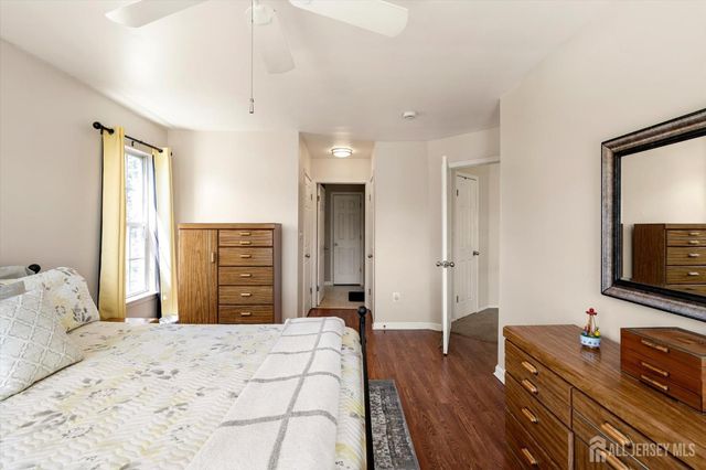 28 Terrier Place, South Brunswick, NJ 08824