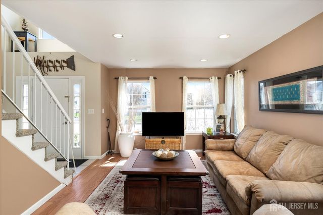 28 Terrier Place, South Brunswick, NJ 08824