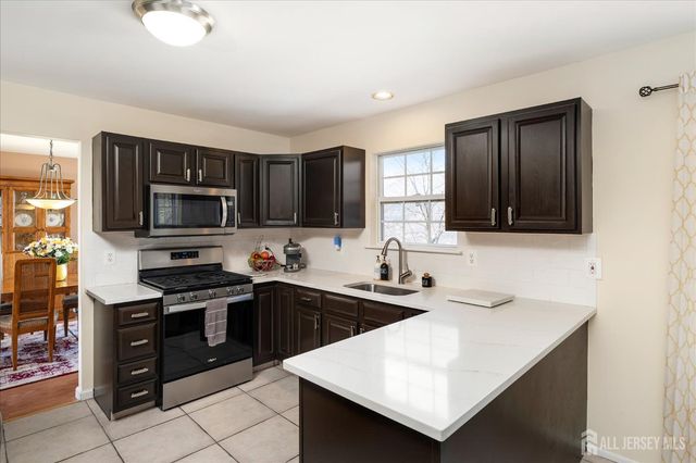 28 Terrier Place, South Brunswick, NJ 08824