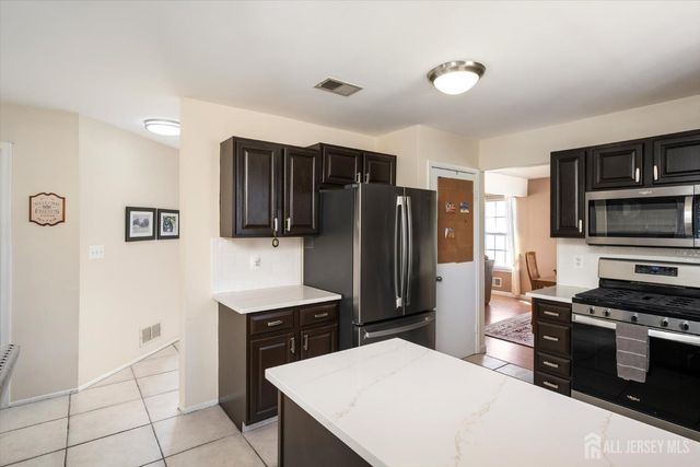 28 Terrier Place, South Brunswick, NJ 08824