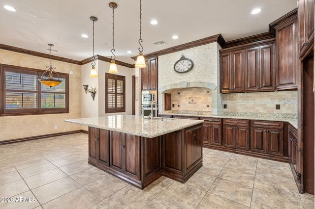 2822 E CONSTANCE Way, Phoenix, AZ 85042