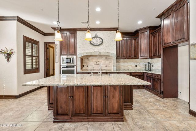 2822 E CONSTANCE Way, Phoenix, AZ 85042