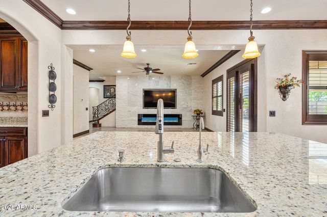 2822 E CONSTANCE Way, Phoenix, AZ 85042