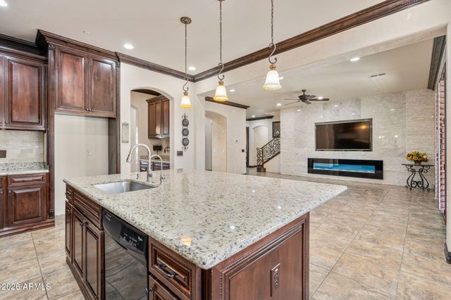 2822 E CONSTANCE Way, Phoenix, AZ 85042