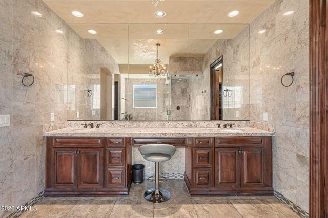 2822 E CONSTANCE Way, Phoenix, AZ 85042