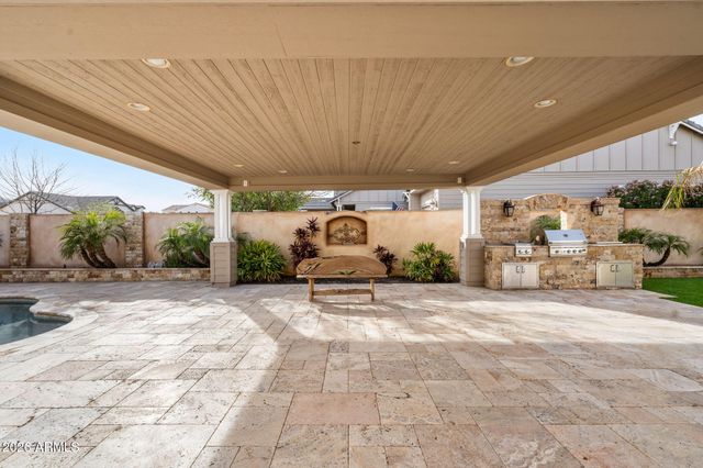 2822 E CONSTANCE Way, Phoenix, AZ 85042