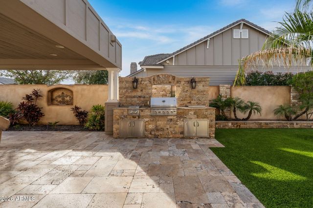 2822 E CONSTANCE Way, Phoenix, AZ 85042