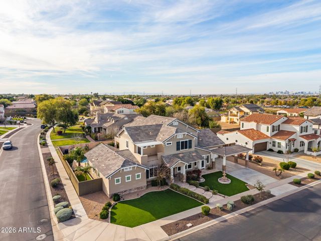 2822 E CONSTANCE Way, Phoenix, AZ 85042