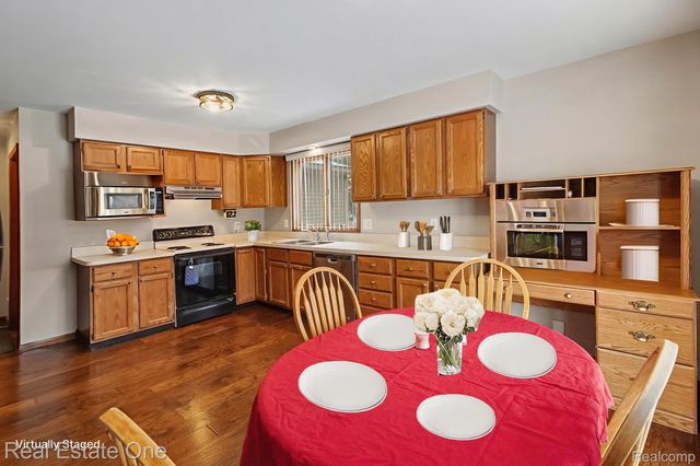 32468 W 10 Mile Road, Farmington Hills, MI 48336